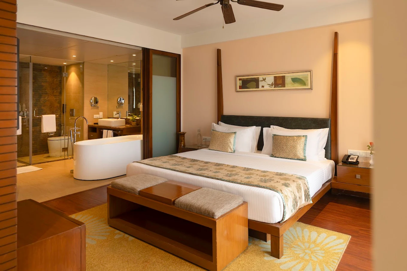 PREMIUM POOL FACING ROOM